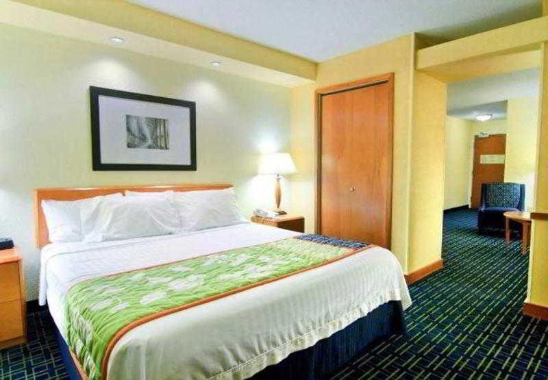 Fairfield Inn And Suites By Marriott Emporia I-95 Εξωτερικό φωτογραφία