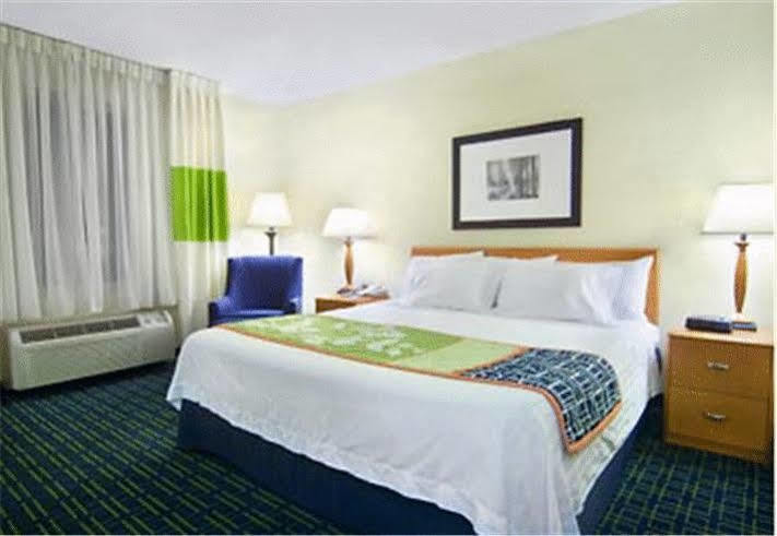Fairfield Inn And Suites By Marriott Emporia I-95 Εξωτερικό φωτογραφία