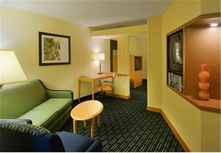 Fairfield Inn And Suites By Marriott Emporia I-95 Εξωτερικό φωτογραφία